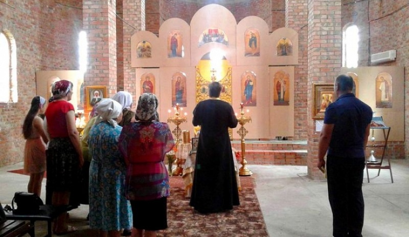 Приход храма святителя Николая Кашарского округа молитвенно отметил день небесного покровителя благочинного иерея Максима Кибанова