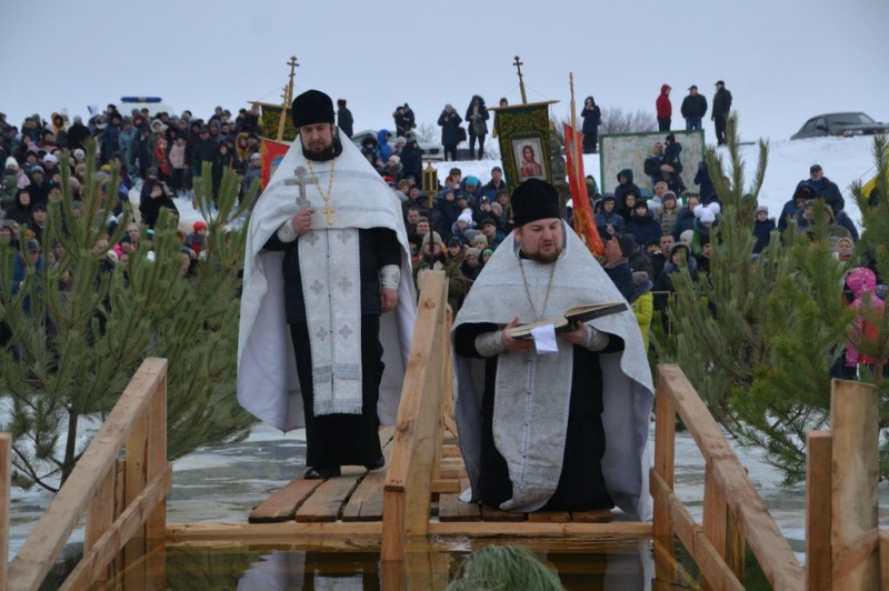 Чин Великого освящения воды на местном водоеме в г. Донецке