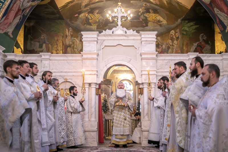 В день отдания праздника Рождества Христова Преосвященнейший епископ Симон совершил Литургию в Покровском кафедральном соборе города Шахты