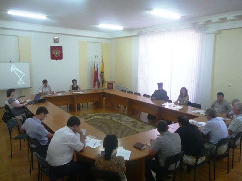 В заседании Совета по межнациональным отношениям г. Шахты принял участие протоиерей Георгий Сморкалов