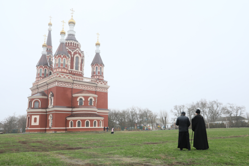 Преосвященнейший епископ Симон с архипастырским визитом посетил приход святой великомученицы Параскевы в станице Манычской