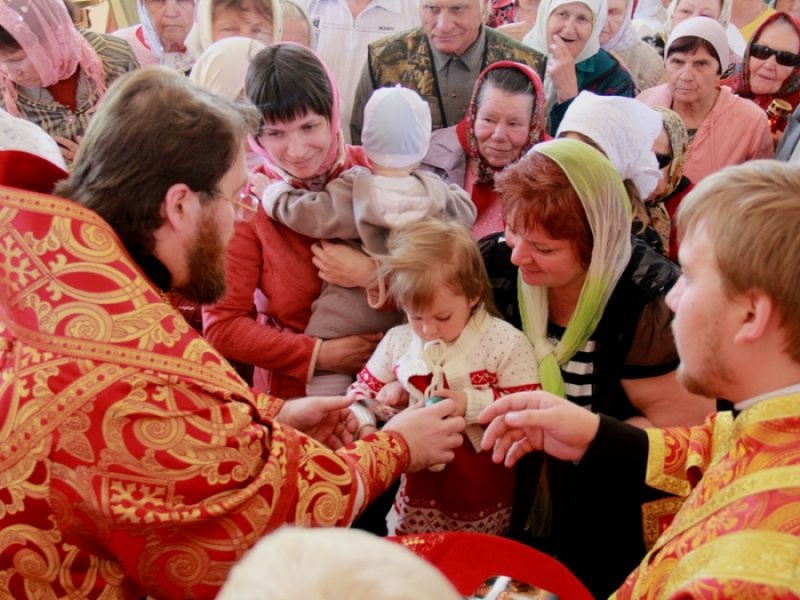 Пасхальные торжества в Шахтинской епархии. Во вторник Светлой седмицы, епископ Игнатий совершил Божественную литургию в храме Державной иконы Божией Матери г. Донецка