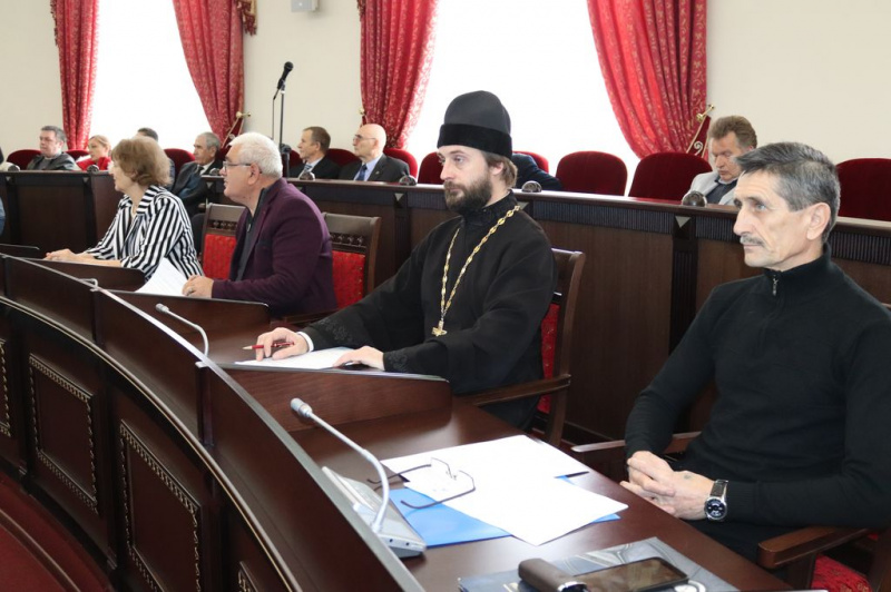 В Шахтах состоялось организационное заседание Общественной палаты города четвертого созыва. В мероприятии принял участие протоиерей Сергий Яценко