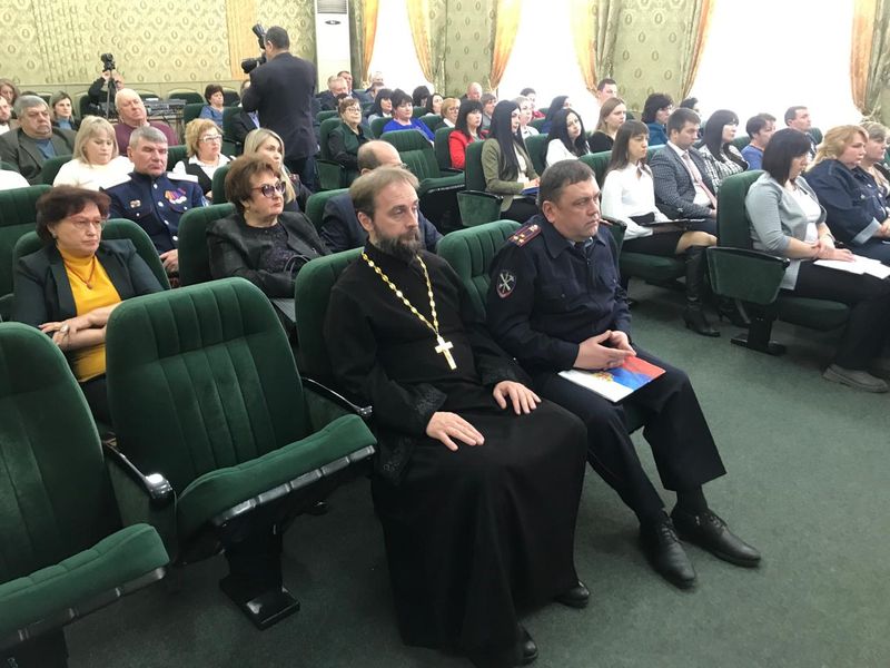 Заседание Собрания депутатов Октябрьского района прошло в районном Дворце культуры поселка Каменоломни 