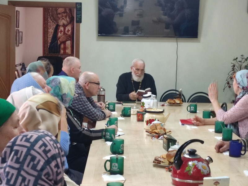 В храме преподобного Серафима Саровского хутора Красновки продолжаются собрания библейской группы 