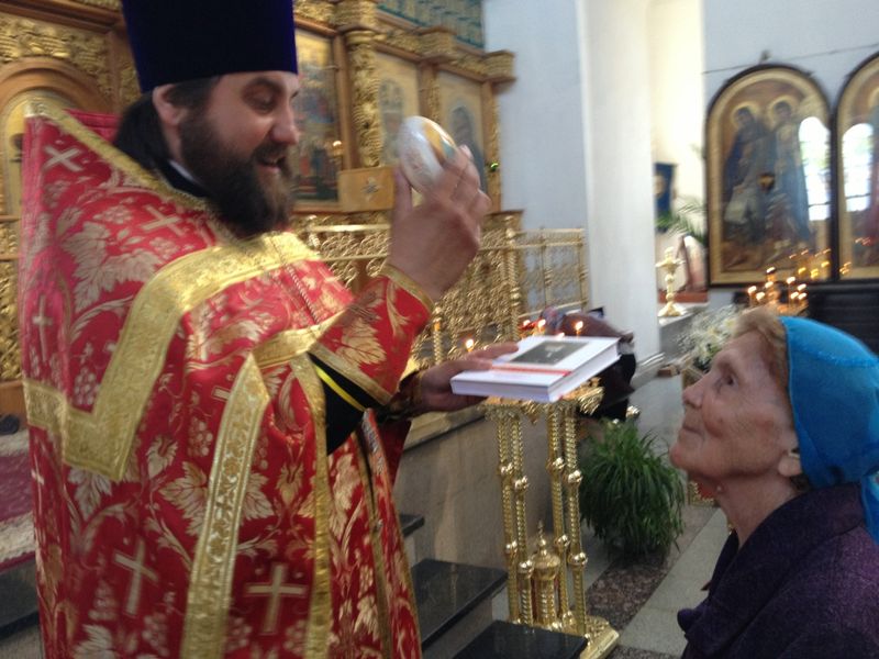 Прихожан-ветеранов Великой Отечественной войны поздравили в Покровском кафедральном соборе