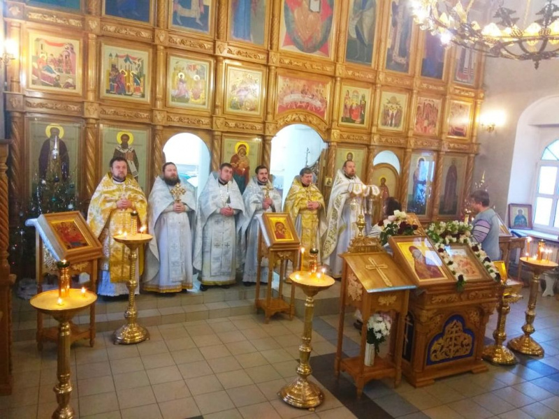 В храме Донской иконы Божией Матери г. Новошахтинска в день памяти местночтимого подвижника Донбасса, иеромонаха Серафима (Калинина) состоялось соборное богослужение
