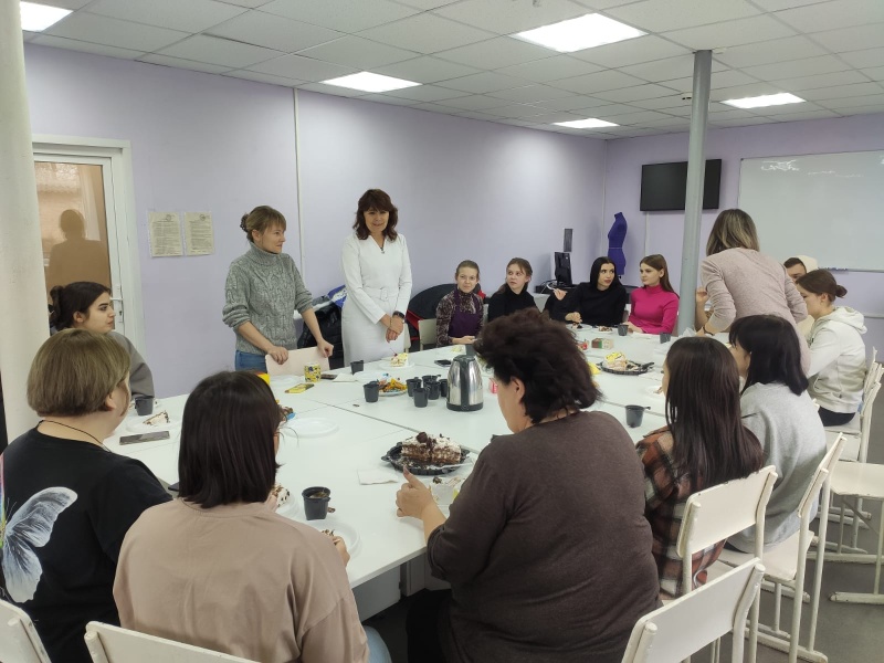 Встреча с добровольцами «Новошахтинского технологического техникума»