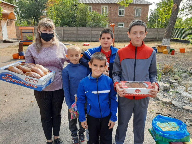 Прихожане храма священномученика Захарии (Лобова) посетили социальный центр для несовершеннолетних в г. Новошахтинске