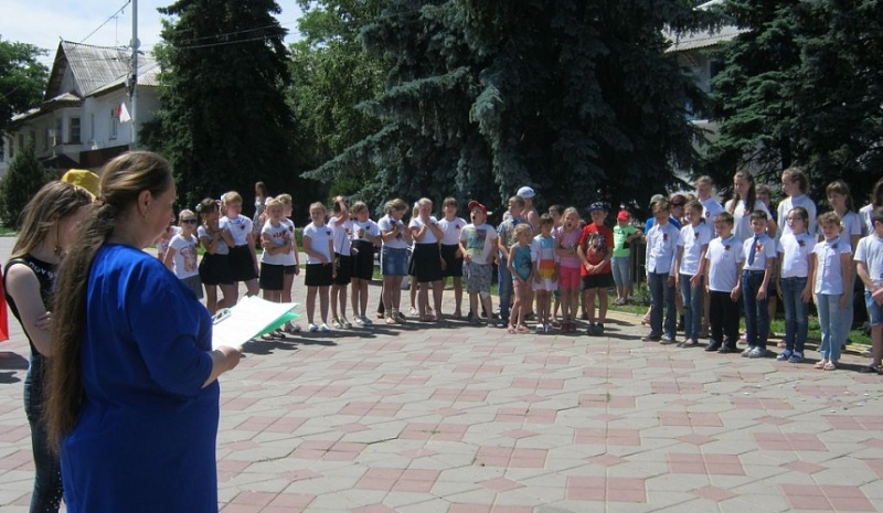 22 июня в Донецке состоялась общегородская акция «Зажги свечу памяти», посвященная погибшим детям в годы Великой Отечественной войны