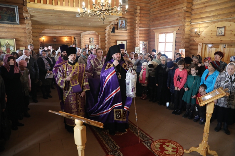 Преосвященнейший епископ Симон с архипастырским визитом посетил храм Всех святых, в земле Русской просиявших, г. Каменск-Шахтинский, совершил Божественную литургию и чин присоединения к Православной Церкви временно от нее отпавшей