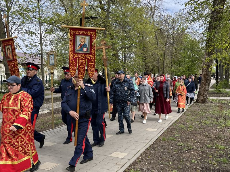 Пасхальный крестный ход состоялся в станице Боковской