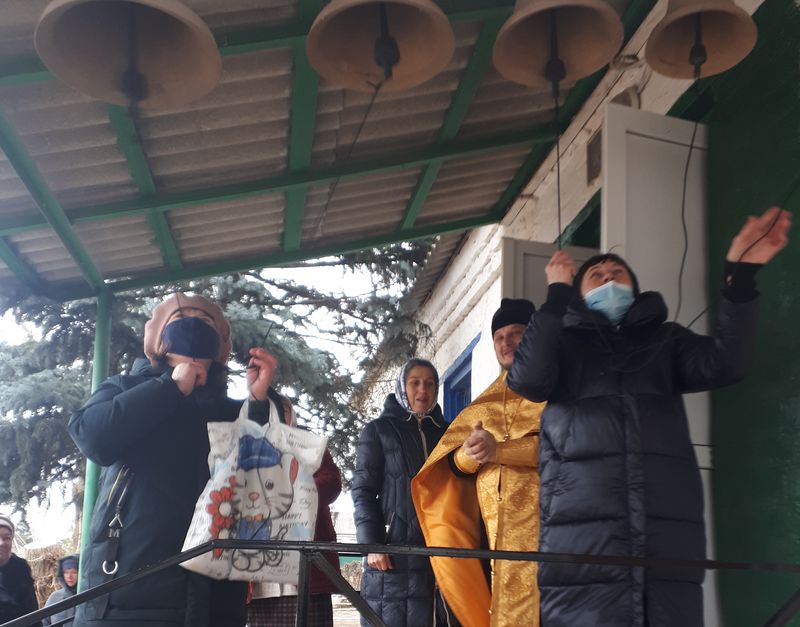 Освящение колоколов в храме святителя Николая Чудотворца ст. Краснокутская