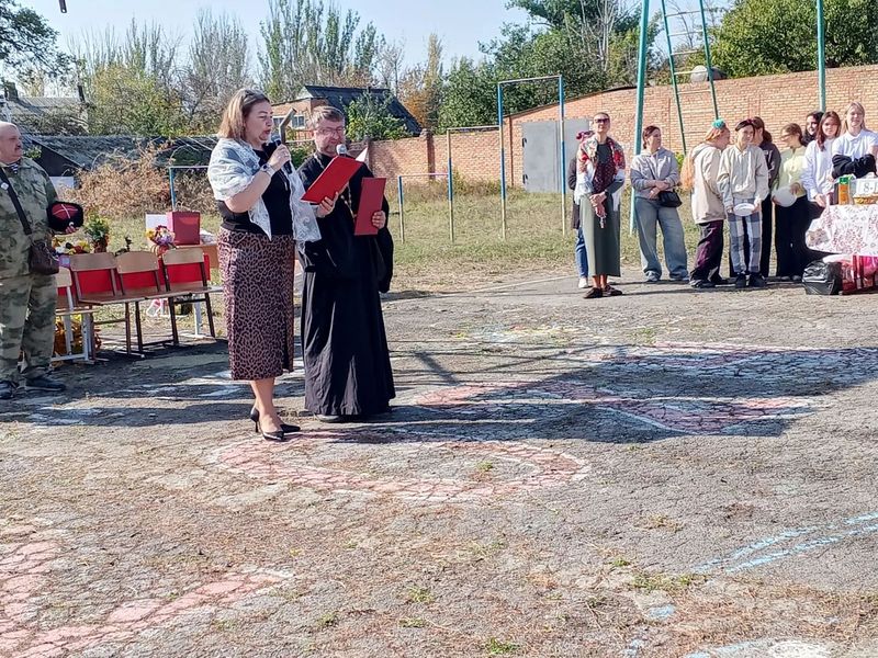 Священник принял участие в мероприятии в школе №40, посвящённом Покрову Пресвятой Богородицы