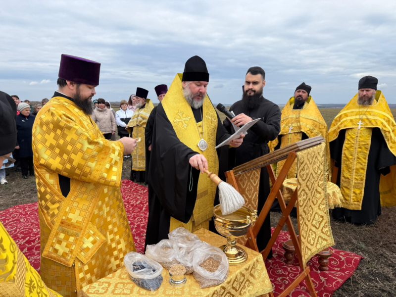 Епископ Симон совершил молебен о донском урожае