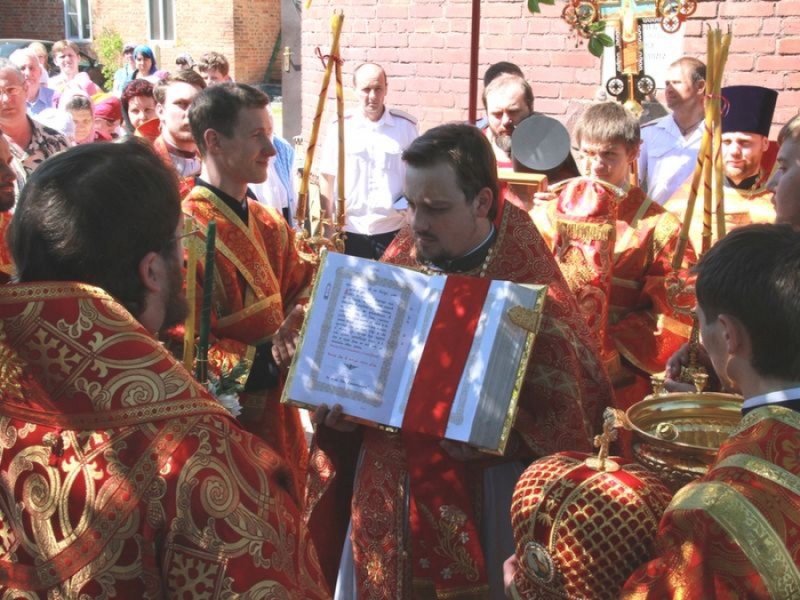 Пасхальные торжества в Шахтинской епархии. В среду Светлой седмицы, епископ Игнатий по традиции посещает свою вторую кафедру в городе Миллерово
