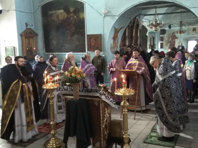 Соборное богослужение Верхнедонского округа и собрание духовенства в храме Архангела Михаила ст. Вешенской