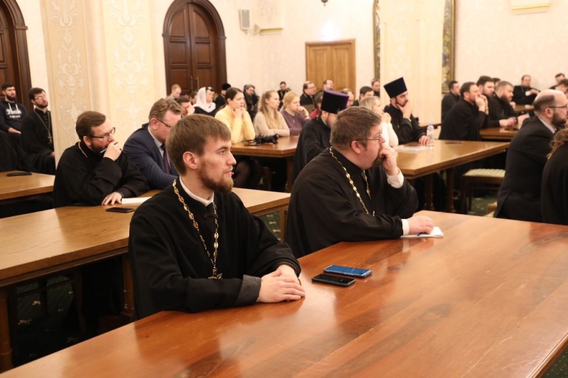 Руководитель информационного отдела Шахтинской епархии принял участие во встрече с председателем Синодального отдела по взаимоотношениям Церкви с обществом и СМИ В.Р. Легойдой