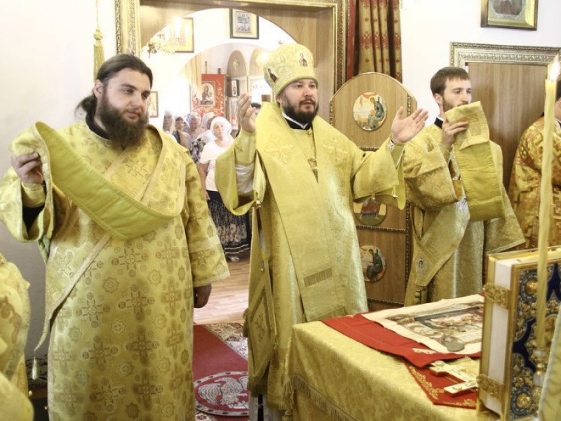 Божественную литургию в престольный день храма святой равноапостольной княгини Ольги посёлка Горный возглавил Преосвященнейший епископ Симон