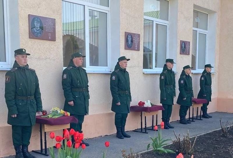 Протоиерей Андрей Поздняков принял участие в митинге памяти погибшим воинам, выпускникам школы №33 п. Верхнегрушевский