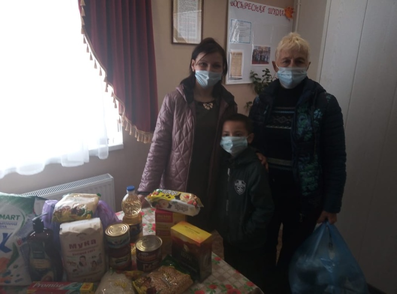 Благополучателями выездного гуманитарного центра Шахтинской епархии стали жители Боковского района