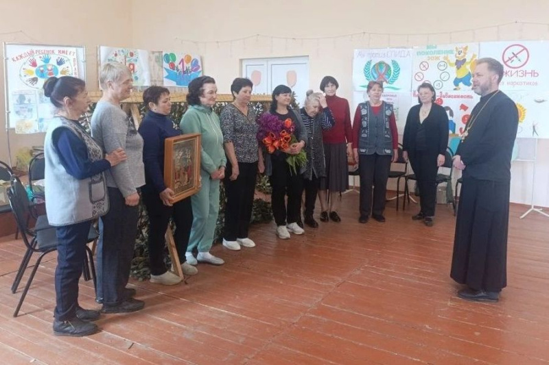 В ДК хутора Арпачина прошла пасхальная встреча священника с волонтёрами СВО