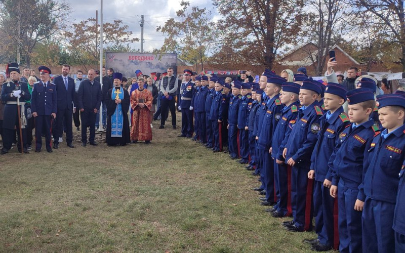 На территории Шахтинского кадетского корпуса развернулся интерактивный военно-исторический бивуак «Бородино: донские казаки»