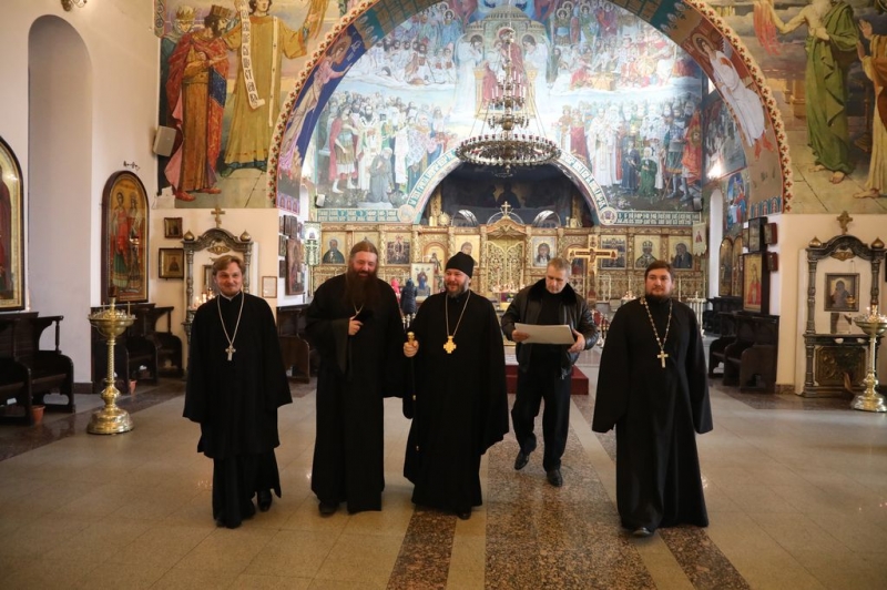 Преосвященнейший епископ Симон провел совещание по художественной росписи Покровского кафедрального собора и его украшению к празднику Рождества Христова