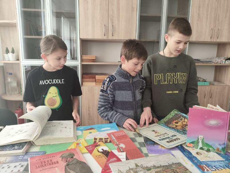 Путешествие в историю: Встреча, посвященная Дню православной книги, прошла в детском кружке «Палитра»