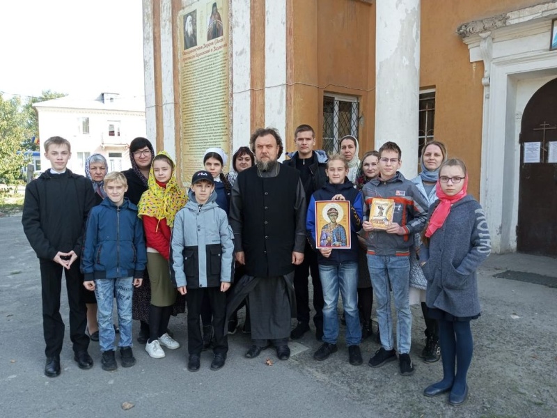 Воспитанники воскресной школы «Никольцы» х. Гуково вместе с родителями совершили паломническую поездку в храм свщмч. Захарии (Лобова) г. Новошахтинска