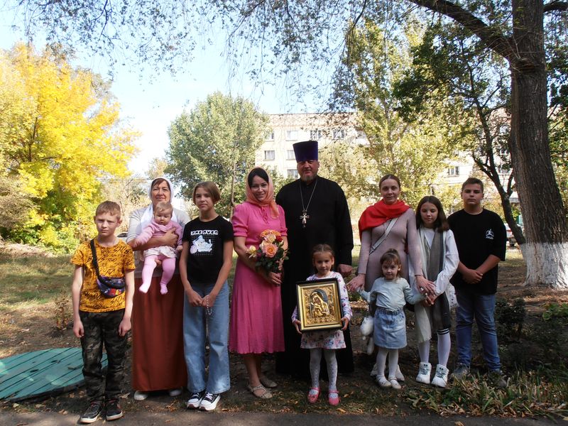 В рамках духовно-нравственного развития для воспитанников воскресной школы «Радость» при храме в честь Пресвятой Богородицы Почаевской города Каменск-Шахтинский была проведена экскурсия по храму