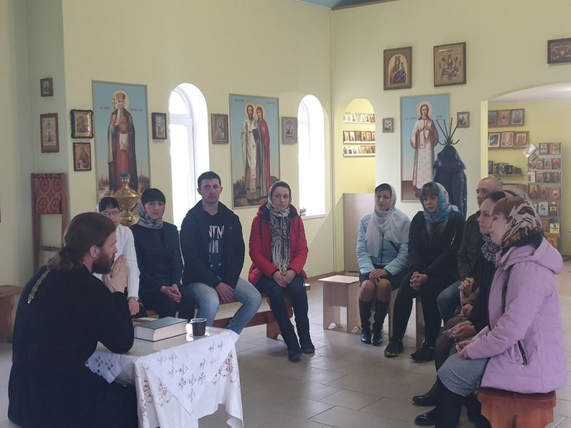 Одну из важных тем православного богословия иерей Сергий Болоцков обсудил с православной молодежью города Шахты