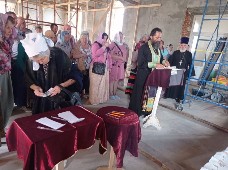 Шахтинский приход Вознесения Господня совершил традиционное паломничество в Покровский Верхнемакеевский мужской монастырь