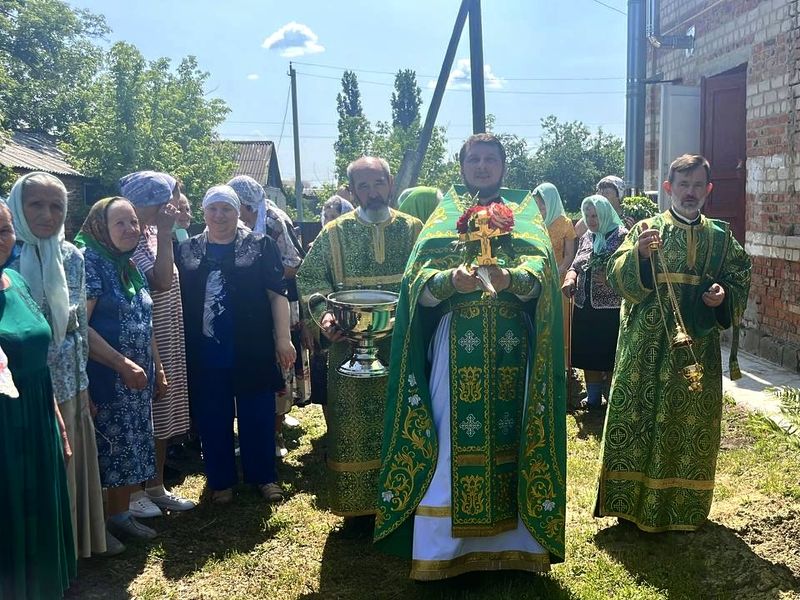 В День Святого Духа прихожане Свято-Духовского храма хутора Грачев отметили11-й престольный праздник
