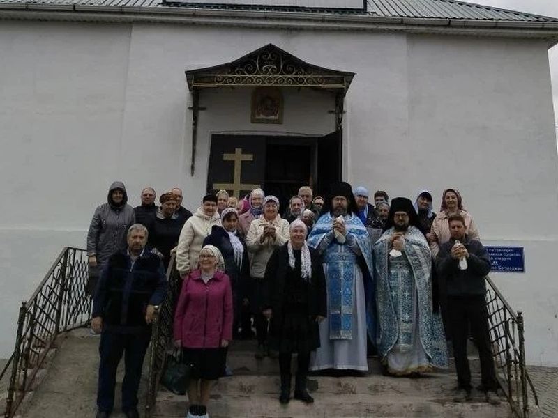 Светлая радость Благовещения: в храме села Алексеевка традиционно выпустили в небо голубей