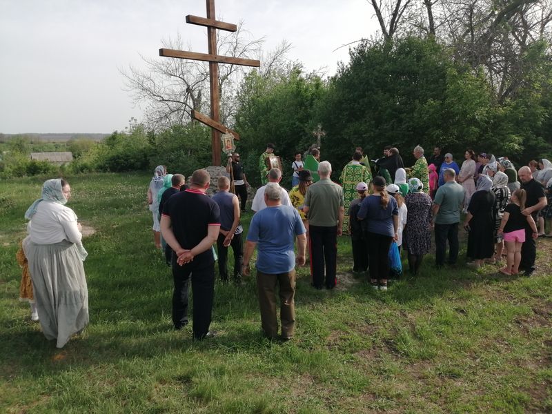 В Вербное воскресенье освящен Поклонный Крест на въезде в хутор Малотокмацкий