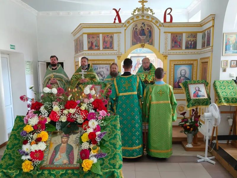 Прихожане храма Александра Невского в Красном Сулине отметили престольный праздник