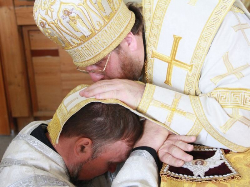 В праздник святых первоверховных апостолов Петра и Павла епископ Игнатий совершил Литургию в Покровском кафедральном соборе г. Шахты