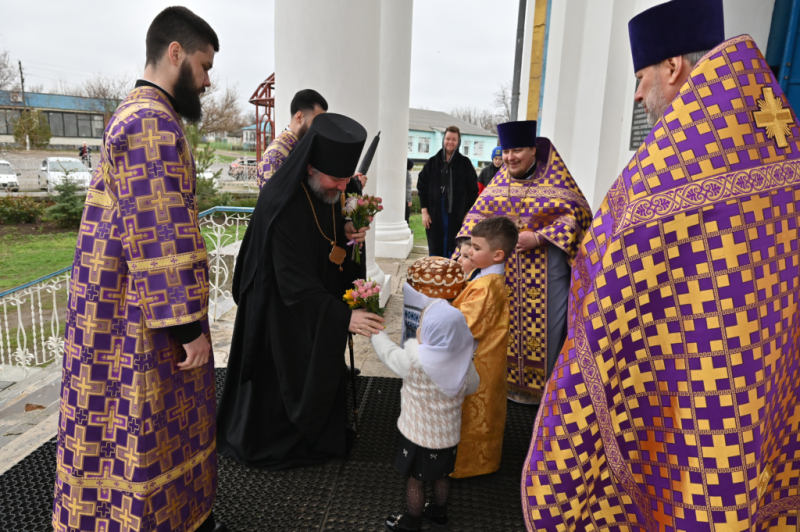 Божественная литургия в Неделю 4-ю Великого поста, преподобного Иоанна Лествичника, в храме Успения Пресвятой Богородицы станицы Калитвенской