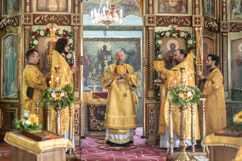 В день памяти пророка Божия Илии Преосвященнейший епископ Симон с архипастырским визитом посетил приход святителя Николая Чудотворца города Шахты