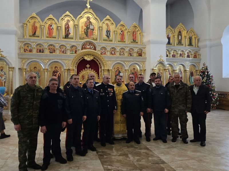 Встреча с казаками в Никольском храме города Зверево