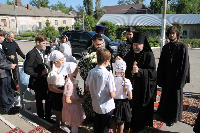 В Страстную Среду епископ Симон совершил богослужение в храме великомученика Пантелеимона города Гуково