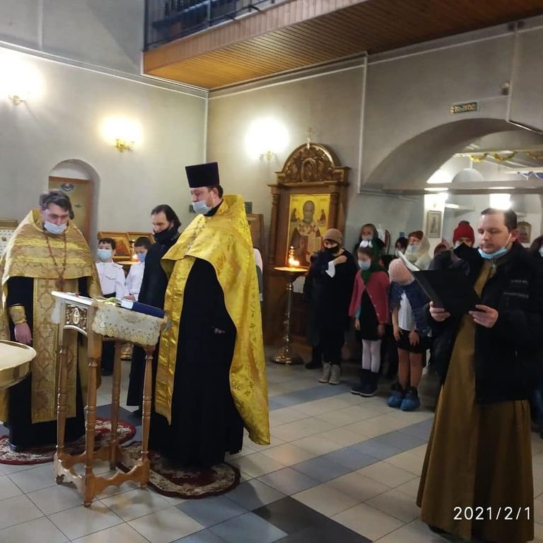 В Донском храме г. Новошахтинска соборным богослужением отметили 12-ю годовщину интронизации Святейшего Патриарха Московского и всея Руси Кирилла