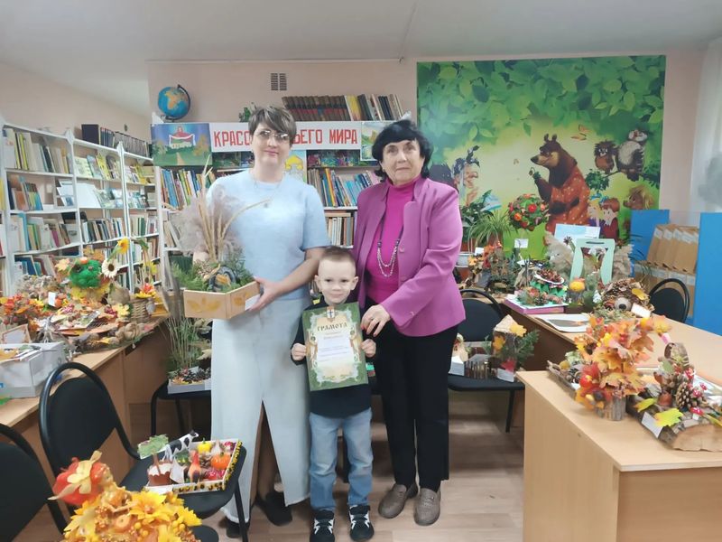 В Донецке прошла городская выставка-конкурс детского и семейного творчества «Красота Божьего мира»