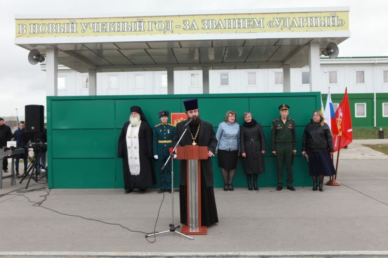 Благочинный приходов Нижнедонского округа поздравил юнармейцев с принятием присяги