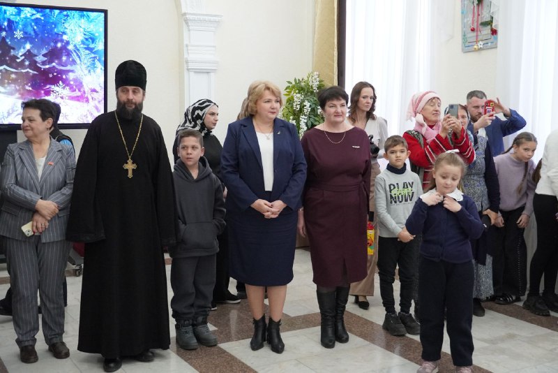 В Октябрьском районе устроили новогоднюю сказку для особенных детей