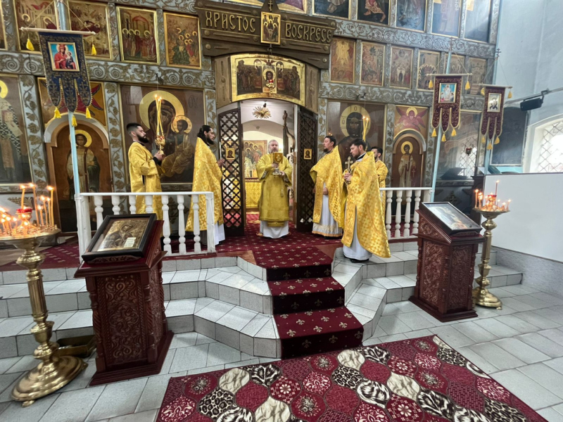 Совершая архипастырский визит в Верхнедонское благочиние, Преосвященнейший епископ Симон посетил приход Архистратига Михаила станицы Вёшенской