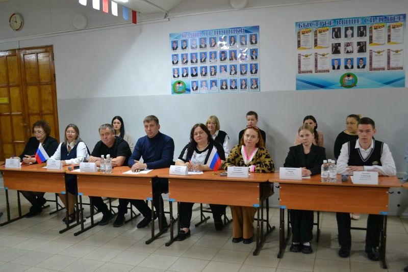 В Гуково состоялся круглый стол на тему «Духовно-нравственные ценности: гражданственность, патриотизм и сохранение исторической памяти»   