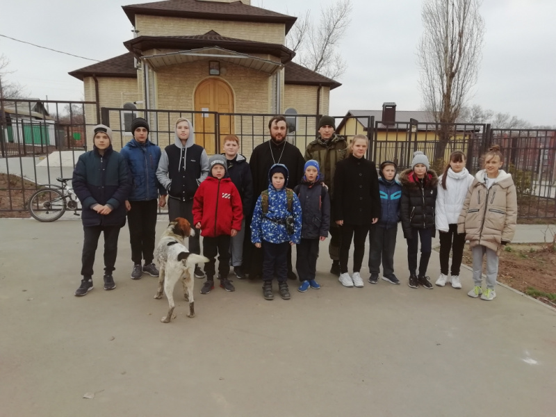 Настоятель храма великомученика Георгия Победоносца посёлка Новозарянский иерей Сергий Липень встретился с молодёжью посёлка