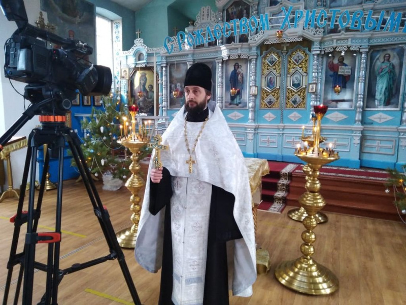 Благочинный приходов Нижнедонского округа поздравил жителей Октябрьского района с Рождеством Христовым и Новым годом благости Господней